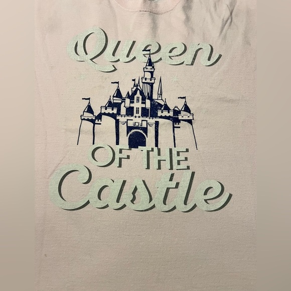 UC Disney Original “Queen of the Castle” Light Pink T-Shirt Women’s 2XL - Picture 2 of 9